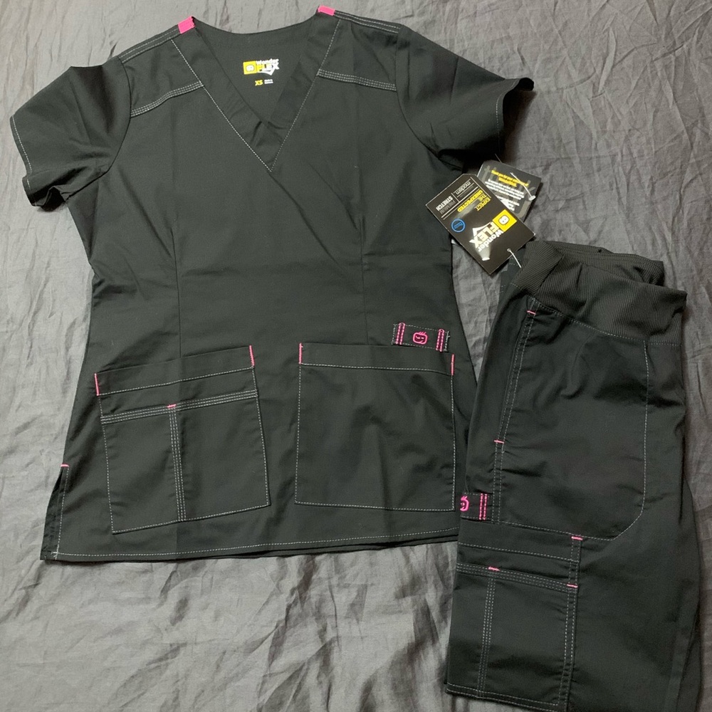 WonderWink Modern Fit WonderFlex Scrub Set